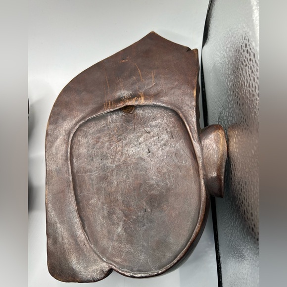 Vintage Balinese wood carvings of a man & woman in the National Headdress - Picture 12 of 17